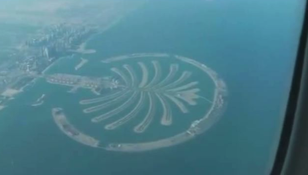 Palm Island, Dubai. “Emirates 777 flying over Palm Island Dubai,” Uploaded by albaonthego on April 29, 2010.